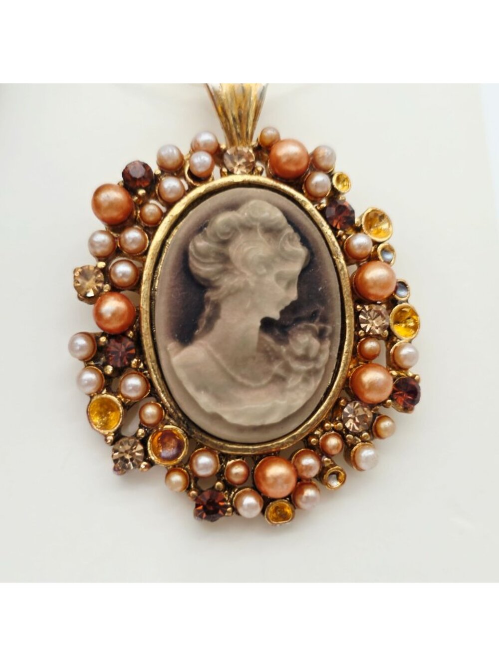 Cameo Pendant With Faux Pearls & Amber Rhinestones Gold-Tone Oval Frame VTG AS I - Picture 2 of 8